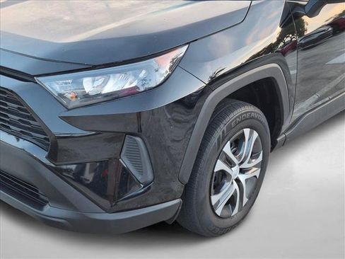 Used 2021 Toyota RAV4 LE AWD/4WD image 10