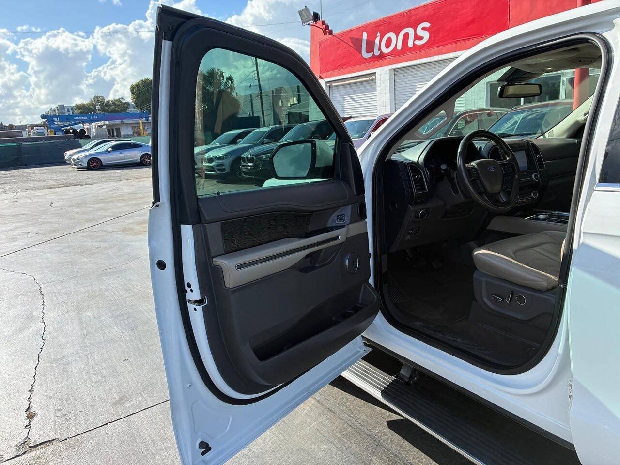 Used 2020 Ford Expedition Max Limited RWD image 13