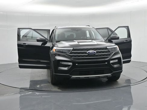 Certified 2022 Ford Explorer XLT w/ Equipment Group 202A image 31