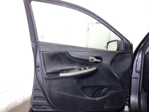 Used 2012 Toyota Corolla S image 9