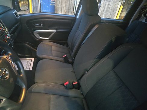 Used 2017 Nissan Titan SV image 35