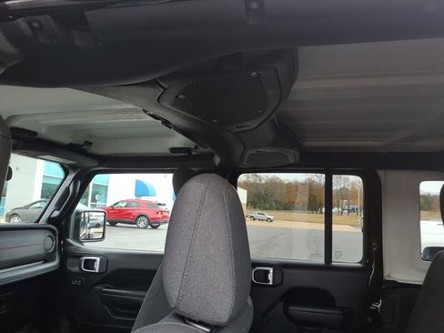 Used 2024 Jeep Wrangler Unlimited Rubicon image 10