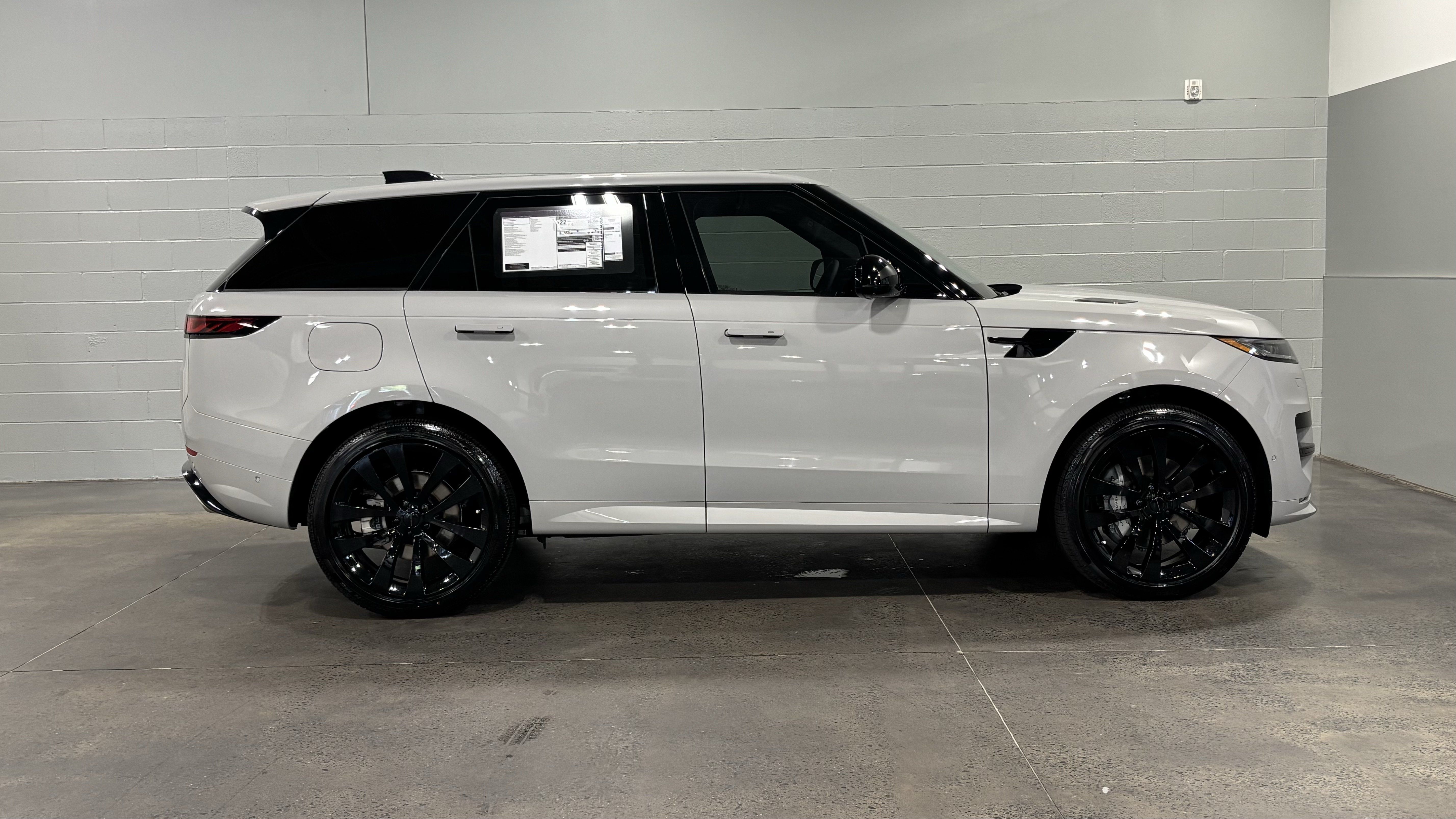 New 2026 Land Rover Range Rover Sport Dynamic SE AWD/4WD image 13