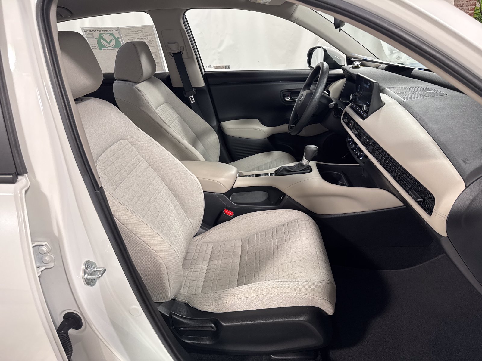 Certified 2024 Honda HR-V LX image 23