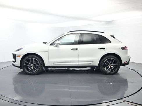 Certified 2023 Porsche Macan AWD/4WD image 2