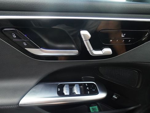 Used 2025 Mercedes-Benz C 300 4MATIC Sedan image 12