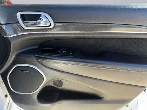 Used 2015 Jeep Grand Cherokee SRT image 49