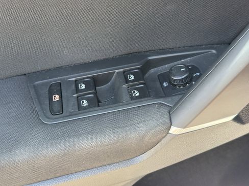 Used 2018 Volkswagen Tiguan S FWD image 25