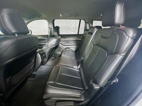 Used 2023 Jeep Grand Cherokee L Limited w/ Black Appearance Package image 29