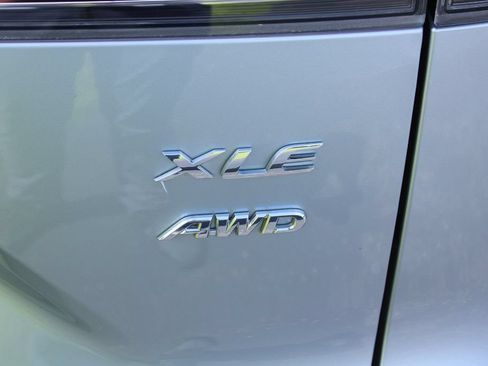 Used 2023 Toyota Corolla Cross XLE w/ Convenience Package AWD/4WD image 10