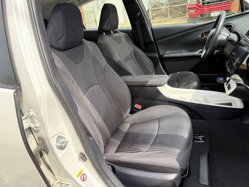 Used 2017 Toyota Prius Three w/ Advanced Technology Package FWD image 26
