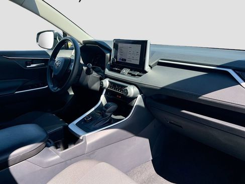 Used 2025 Toyota RAV4 XLE image 26