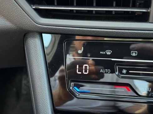 Used 2025 Volkswagen Jetta SE FWD image 20