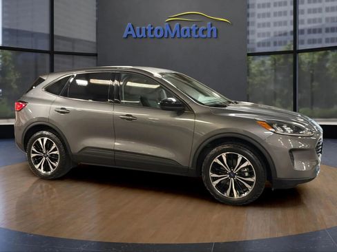 Used 2022 Ford Escape SE w/ SE Sport Appearance Package image 14