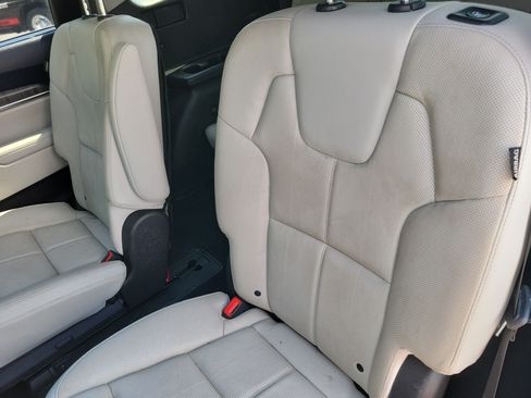 Used 2024 Kia Telluride EX w/ EX Captain's Chair Package FWD image 9