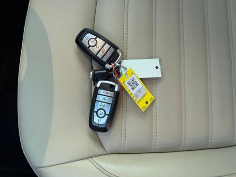 Used 2022 Ford Edge SEL w/ Convenience Package AWD/4WD image 33