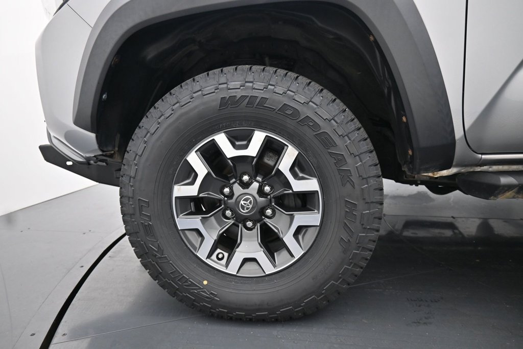 Used 2019 Toyota Tacoma TRD Off-Road AWD/4WD image 14