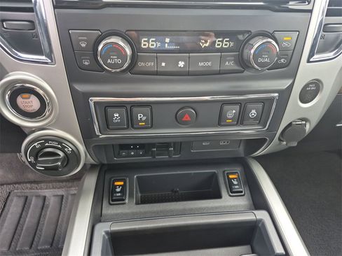 Used 2021 Nissan Titan SL w/ Moonroof Package image 25