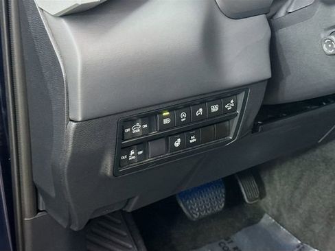 Used 2024 Toyota Tundra Platinum AWD/4WD image 12