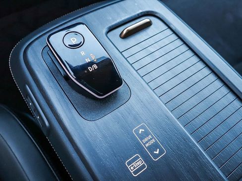 Used 2025 Nissan Ariya AWD image 19