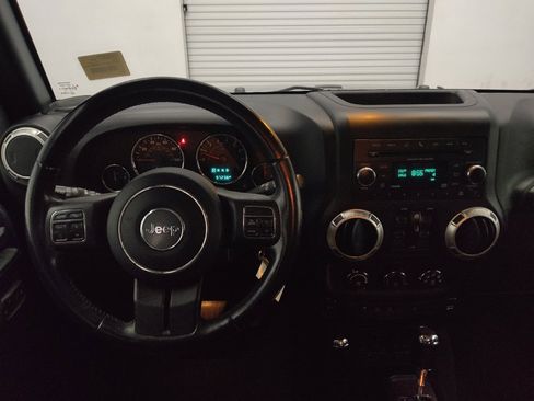 Used 2018 Jeep Wrangler Unlimited Sahara w/ Connectivity Group AWD/4WD image 22