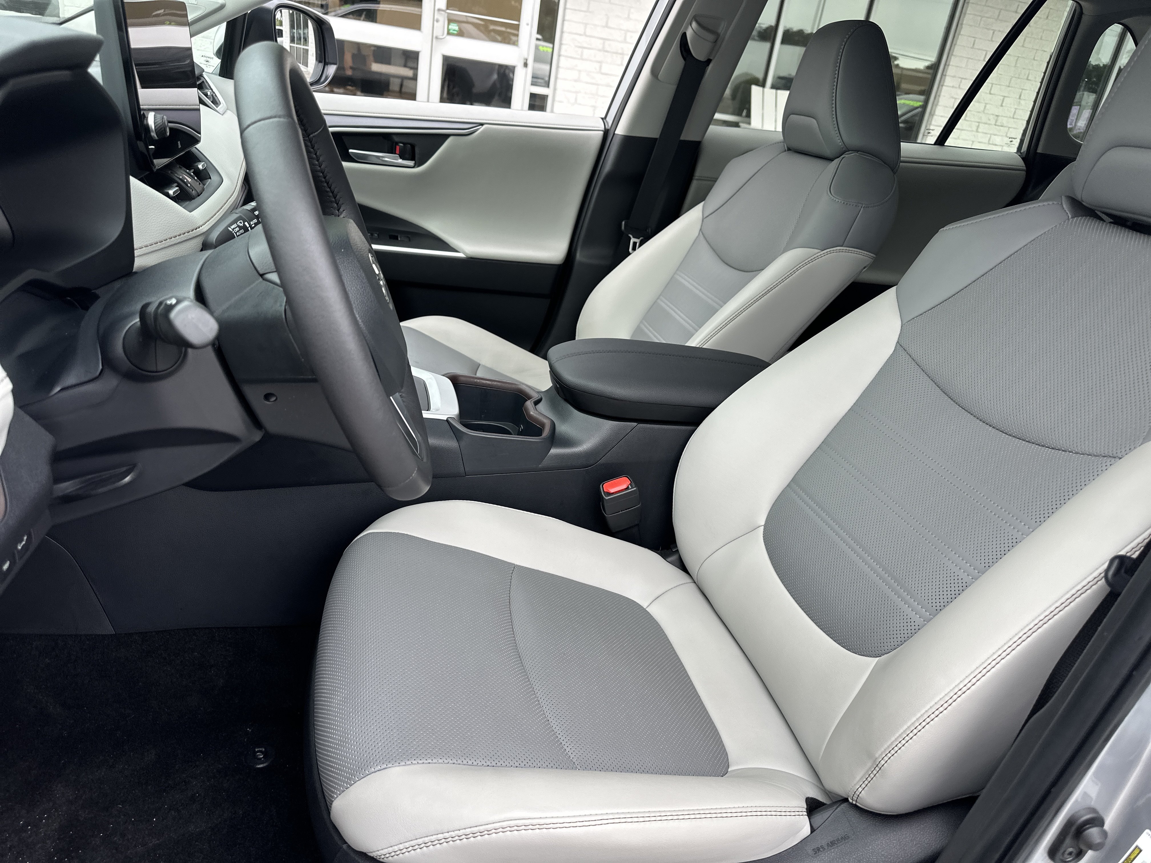 Used 2025 Toyota RAV4 Limited w/ Advanced Technology Package AWD/4WD image 11