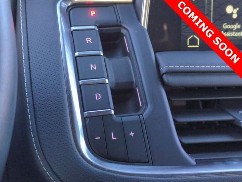 Used 2024 GMC Yukon SLT w/ SLT Luxury Package image 31