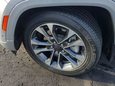 Used 2022 Jeep Grand Cherokee Overland w/ Advanced Protech Group III image 3