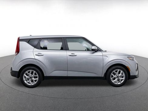 Used 2025 Kia Soul LX w/ LX Technology Package FWD image 10