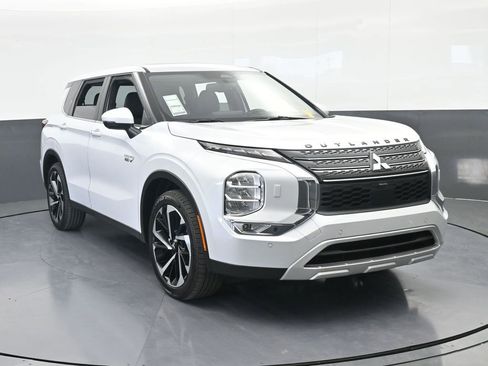 New 2025 Mitsubishi Outlander SE image 9