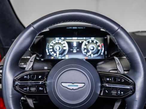 Used 2025 Aston Martin V8 Vantage Coupe image 11