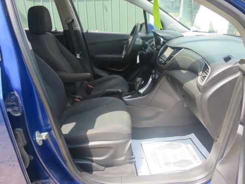 Used 2017 Chevrolet Trax LS AWD/4WD image 18