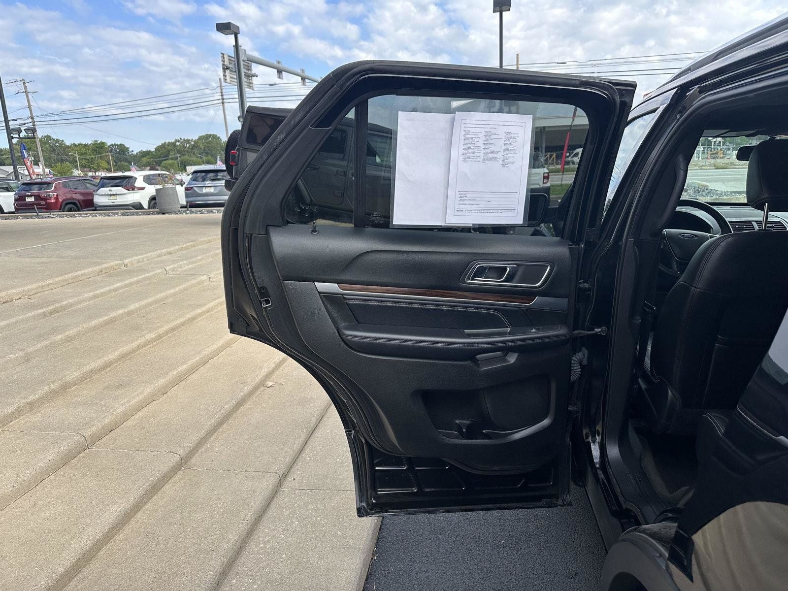 Used 2018 Ford Explorer Limited AWD/4WD image 27