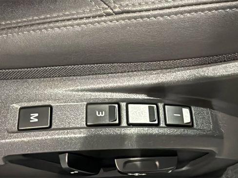 Used 2011 Volvo C30 T5 w/ Preferred Pkg image 12