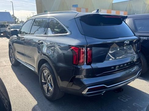 Certified 2021 Kia Sorento S image 4