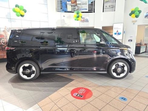 New 2025 Volkswagen ID. Buzz Pro S image 2