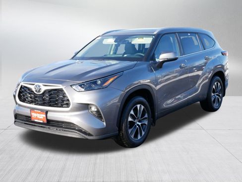 Certified 2026 Toyota Highlander XLE image 3