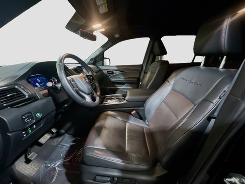 Used 2024 Honda Passport Black Edition image 15