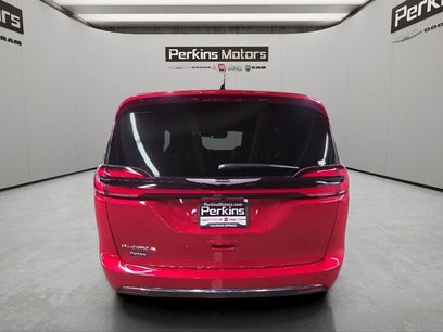 New 2026 Chrysler Pacifica Select