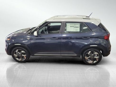 Used 2025 Hyundai Venue Limited FWD image 9