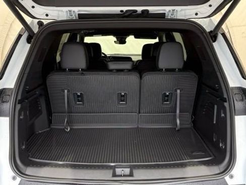 New 2026 Chevrolet Traverse LT w/ Driver Confidence Package AWD/4WD image 4