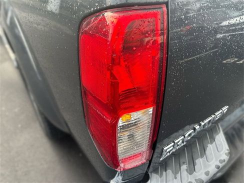 Used 2012 Nissan Frontier SL image 23