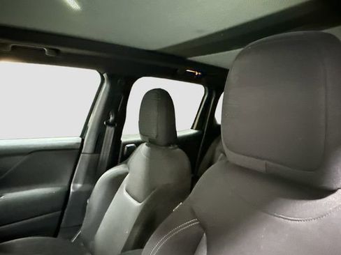 Used 2021 Jeep Renegade Latitude w/ Sun & Sound Group image 23