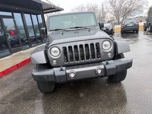 Used 2017 Jeep Wrangler Unlimited Sahara w/ Connectivity Group image 8