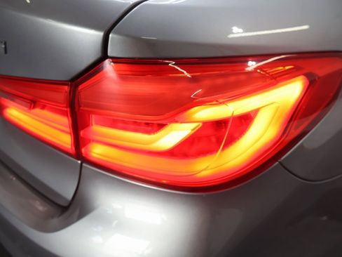 Used 2019 BMW 530i xDrive image 31