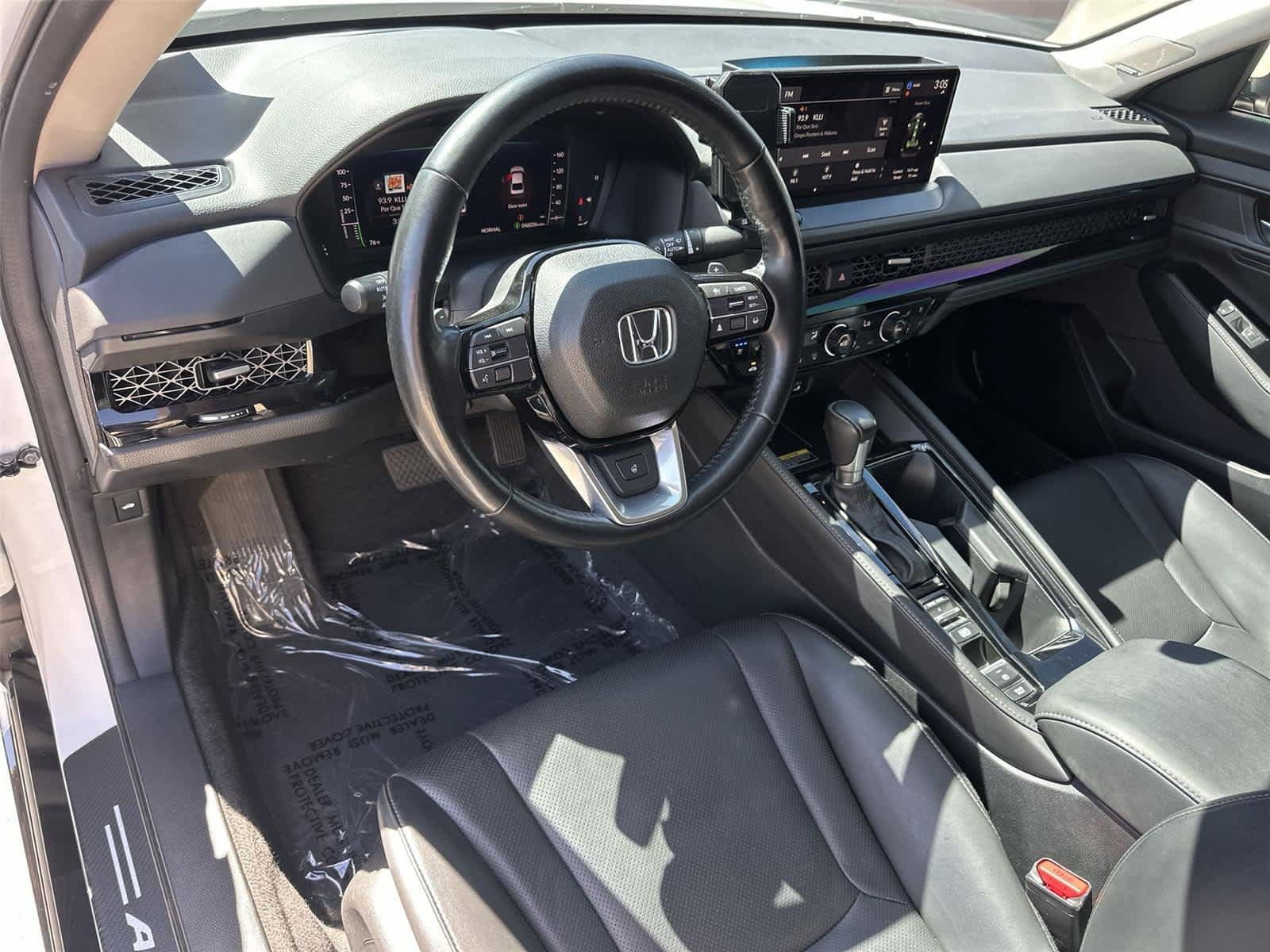 Used 2025 Honda Accord Touring image 2