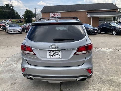Used 2018 Hyundai Santa Fe SE w/ Cargo Package FWD image 4