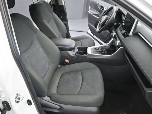 Used 2025 Toyota RAV4 LE AWD/4WD image 14