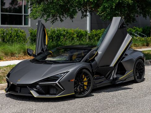 Used 2025 Lamborghini Revuelto AWD/4WD image 1