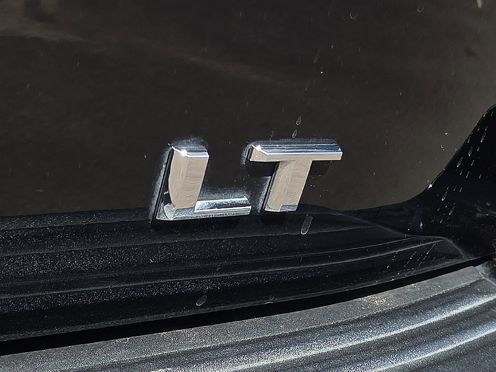 Used 2022 Chevrolet Suburban LT RWD image 8